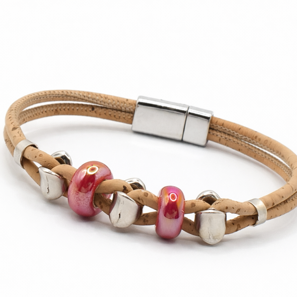 Pulseira Entrelaçada em Cortiça Natural com Contas Prateadas e Cerâmica Vermelha