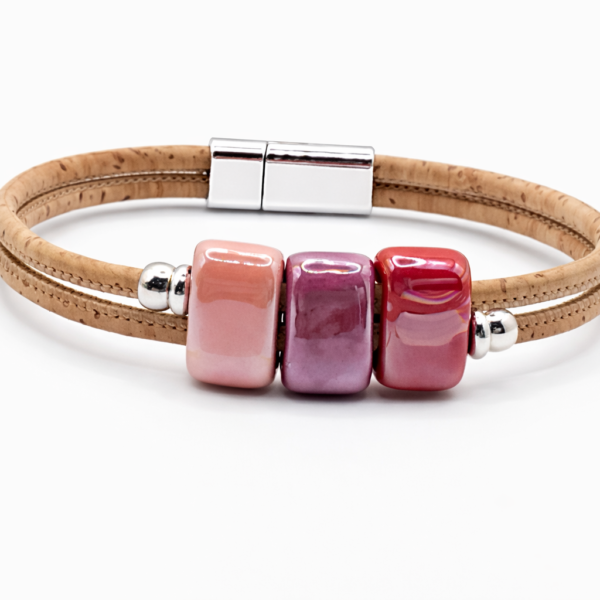 Pulseira em cortiça natural com cerâmicas rosa