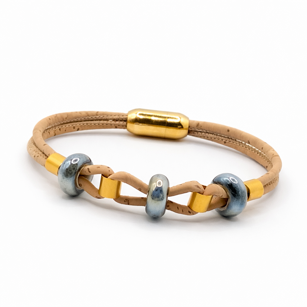 Pulseira em cortiça natural com duas voltas e detalhes em cerâmicas cinza