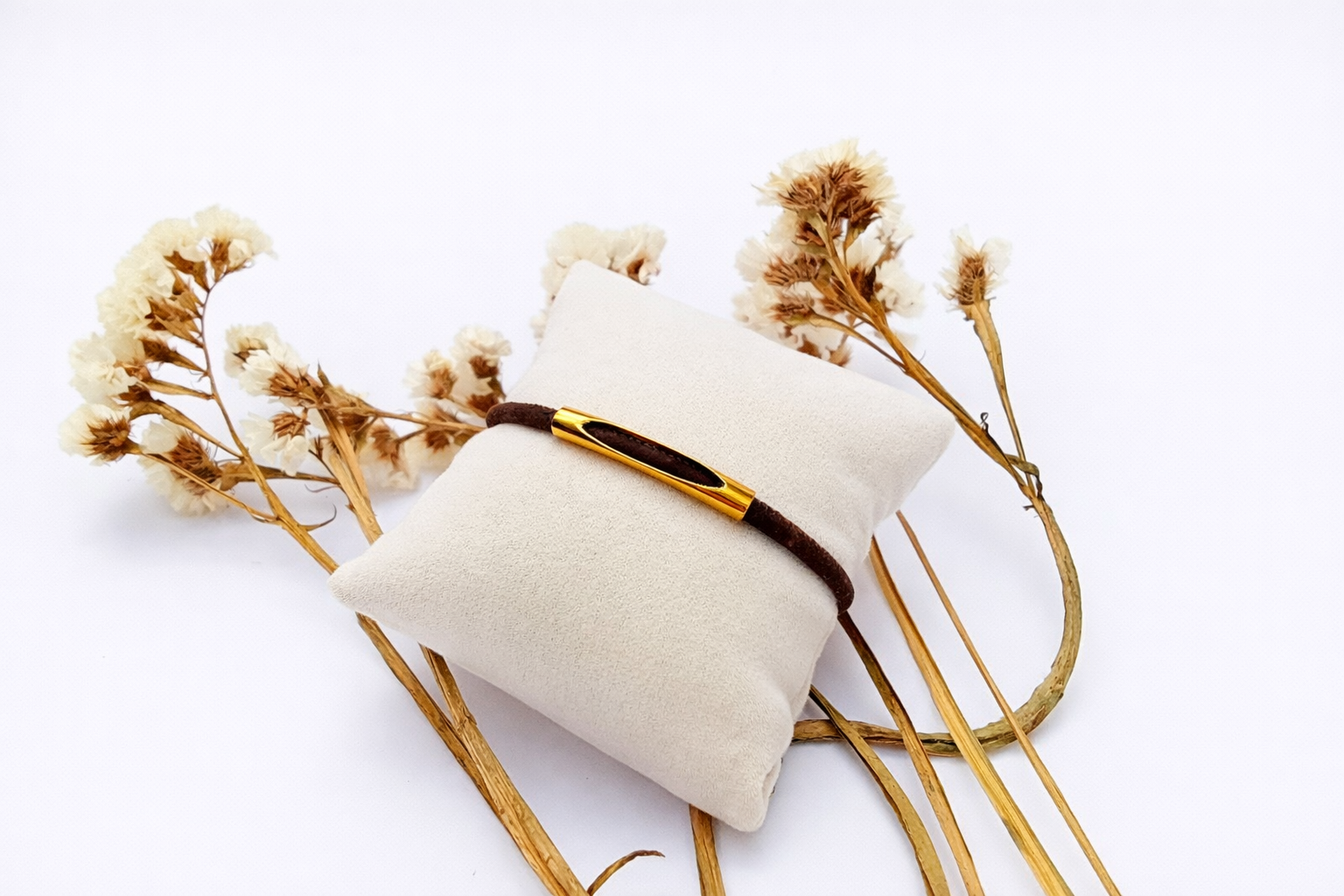 Pulseira em Cortiça Castanha com Chapa Dourada