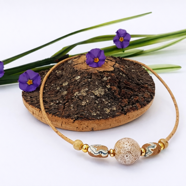 Colar Artesanal em Cortiça Natural com Cerâmica Tipo Areia