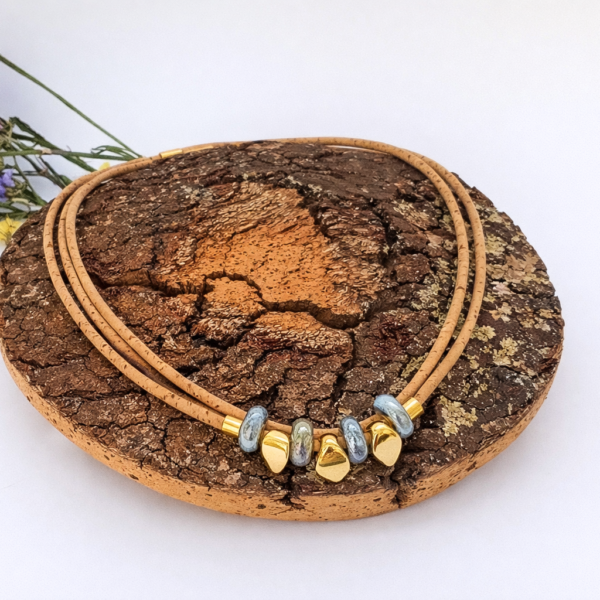 Colar em Cortiça Natural com Duas Voltas Cerâmicas Cinza