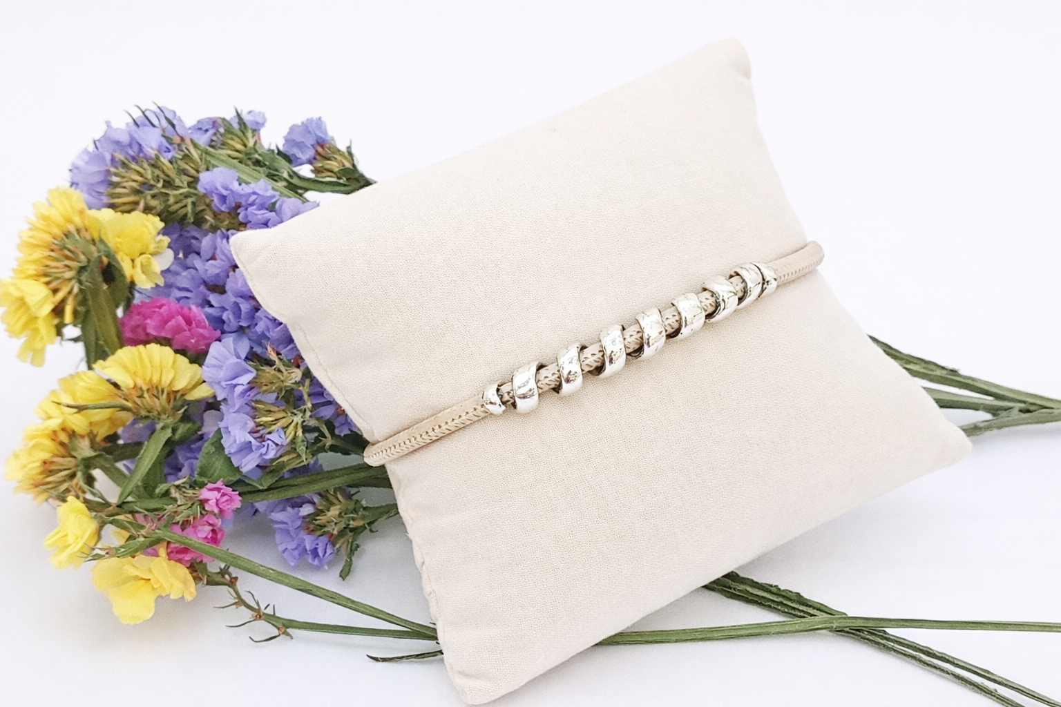 Pulseira em Cortiça Branca com Espiral Prata - Image 2