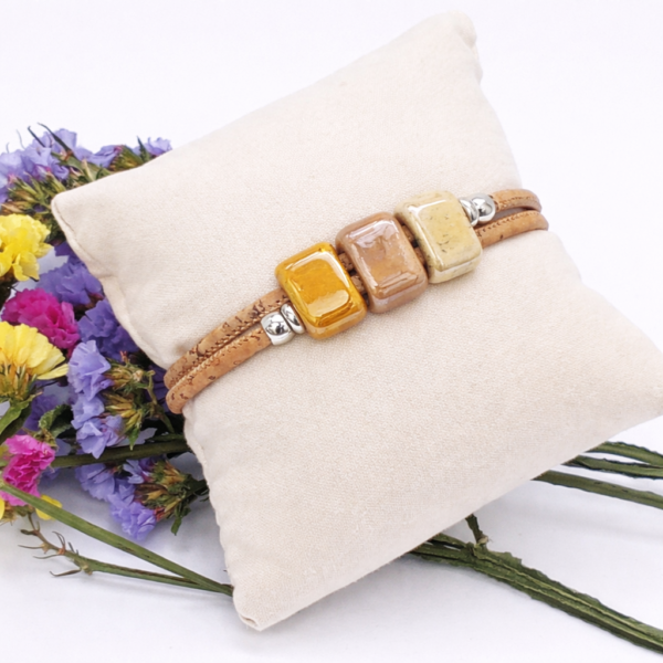 Pulseira em Cortiça Natural com Cerâmicas Mostarda e Mel