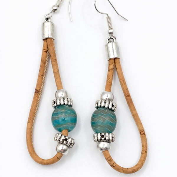 Brinco Oval Feito à Mão em Cortiça Natural com Resina Verde