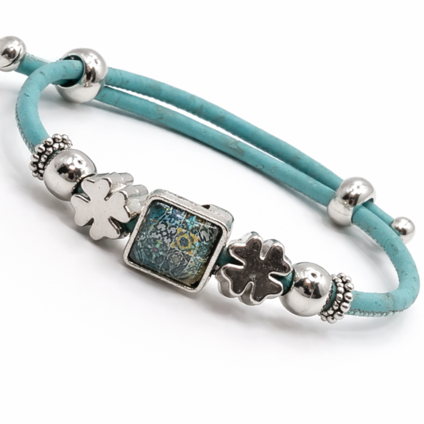 Pulseira em Cortiça Azul Turquesa com Contas Prateadas