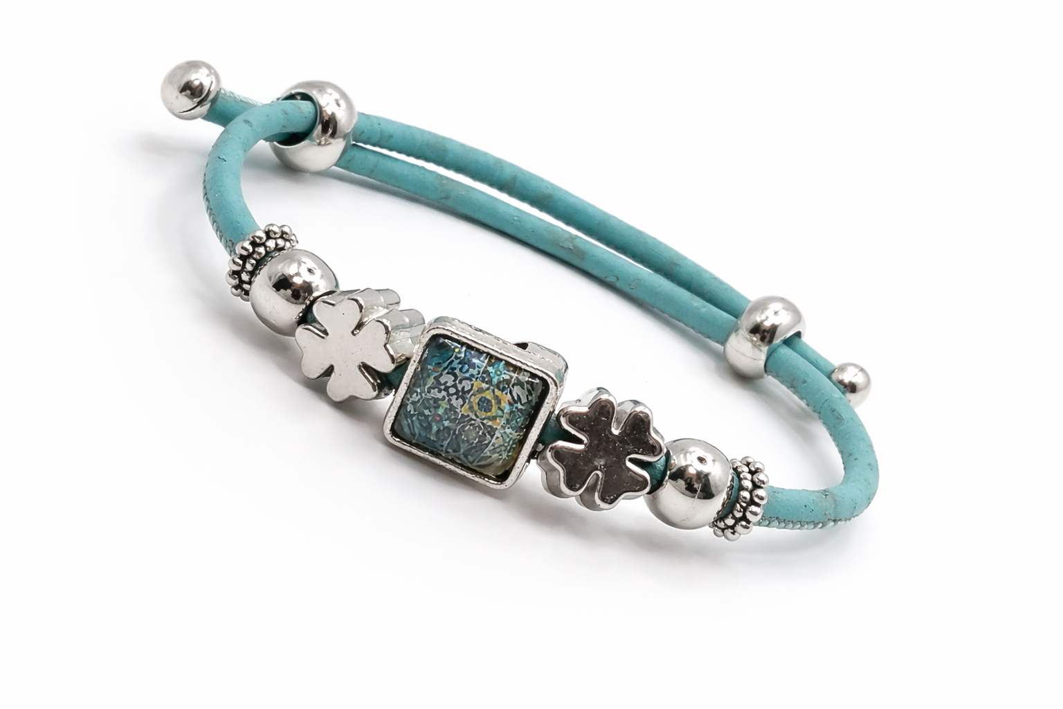 Pulseira em Cortiça Azul Turquesa com Contas Prateadas