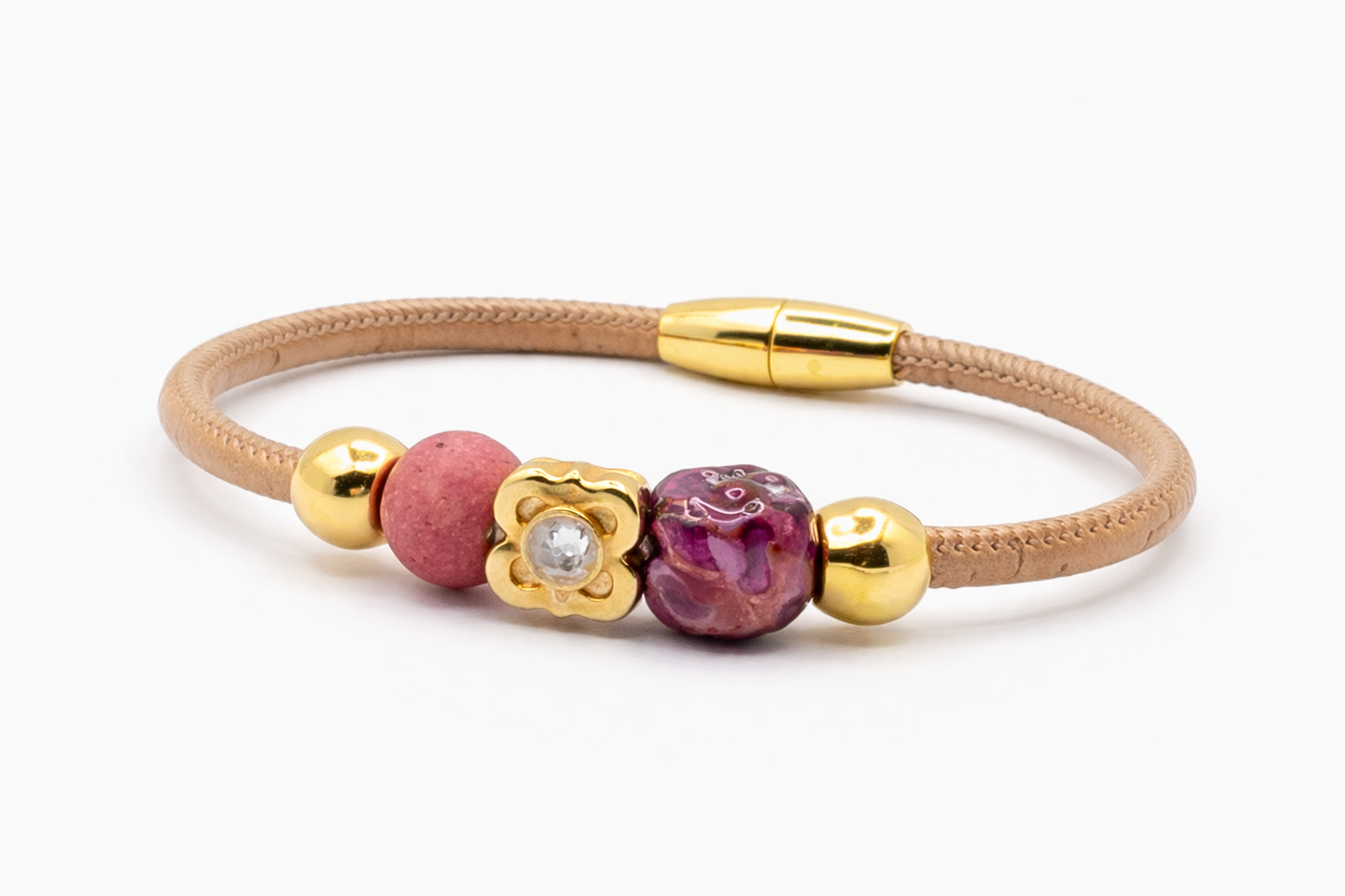 Pulseira feita à mão em cortiça natural com pedras rugosas