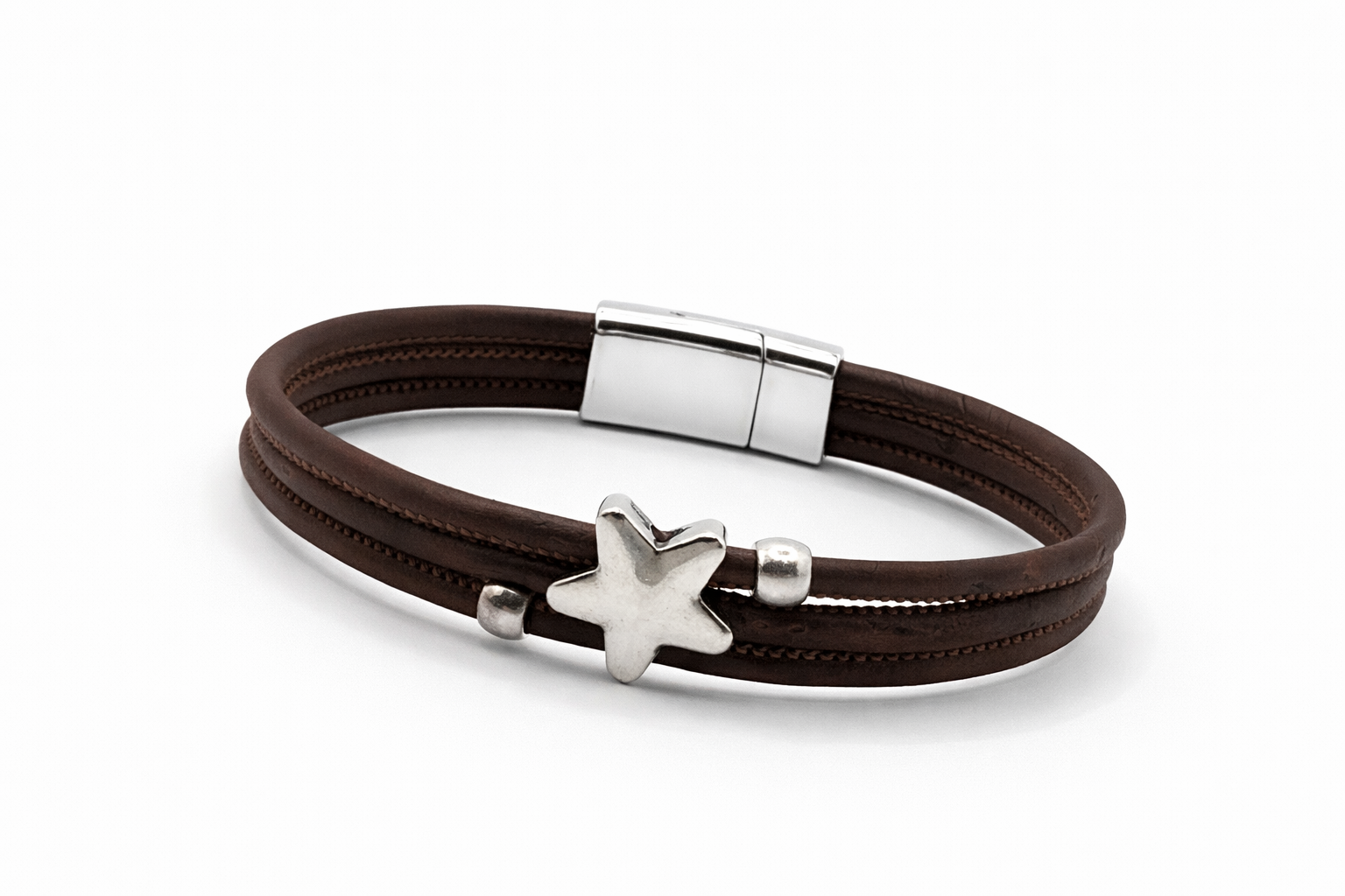 Pulseira em cortiça castanha com contas prateadas - Image 4