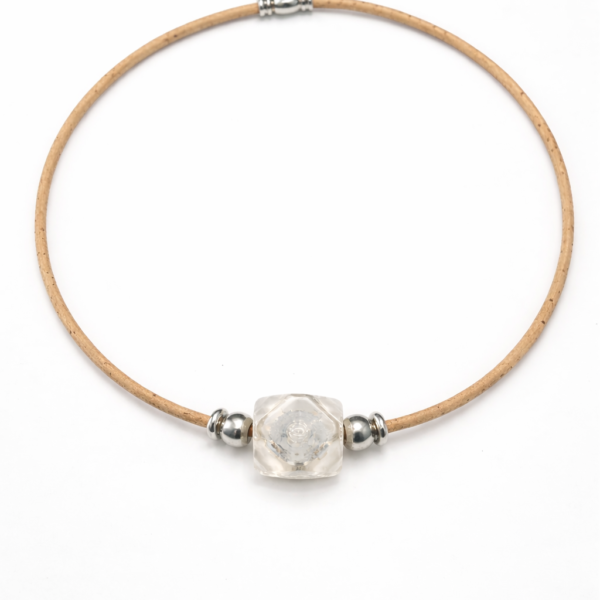 Colar Minimalista em Cortiça e Quartzo com Contas Prateadas